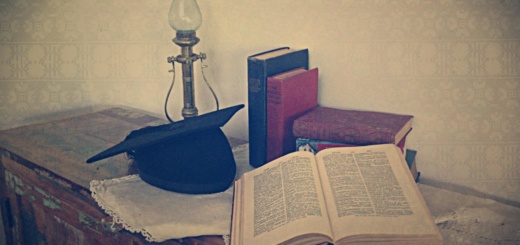 Graduation hat and books